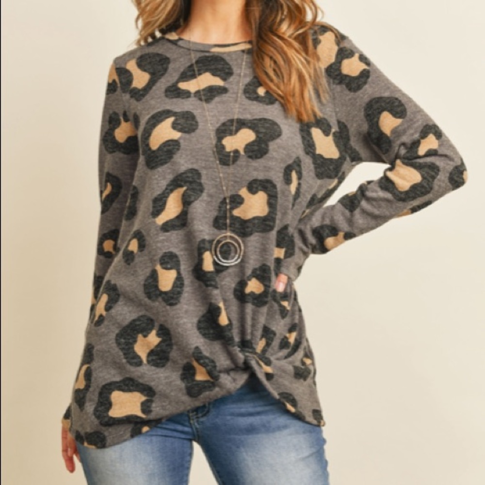 🚫SOLD🚫Leopard Print, Side Twist Tunic Top - Picture 9 of 9